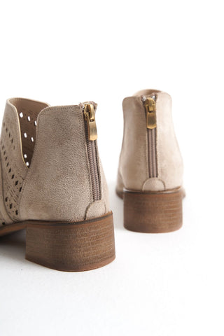 Kadın Şık Sivri Burun Delikli Kalın Topuk Yazlık Bot Betts Bej