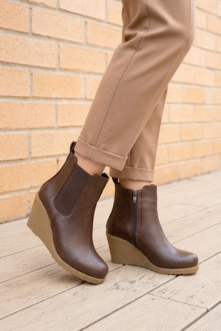 Kadın Dolgu Topuklu Lastikli  Fermuarlı Günlük Bot Florea