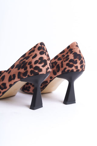Kadın Sivri Burun Fiyonk Detaylı Stiletto Topuklu Ayakkabı Luiza Leopar