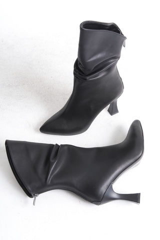 Kadın Topuklu Sivri Burun Körüklü Arkadan Fermuarlı Kadeh Ökçe Bot Sara Siyah