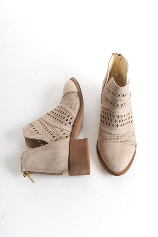 Kadın Şık Sivri Burun Delikli Kalın Topuk Yazlık Bot Betts Bej