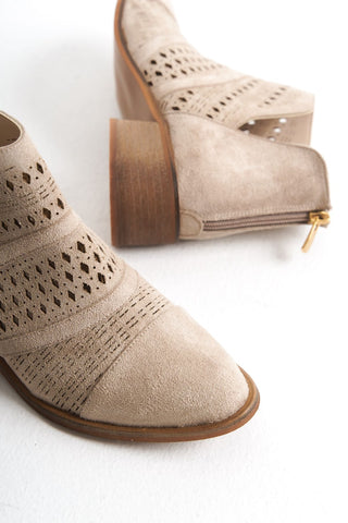 Kadın Şık Sivri Burun Delikli Kalın Topuk Yazlık Bot Betts Bej