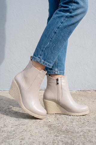 Kadın Dolgu Topuklu Lastikli  Fermuarlı Günlük Bot Florea