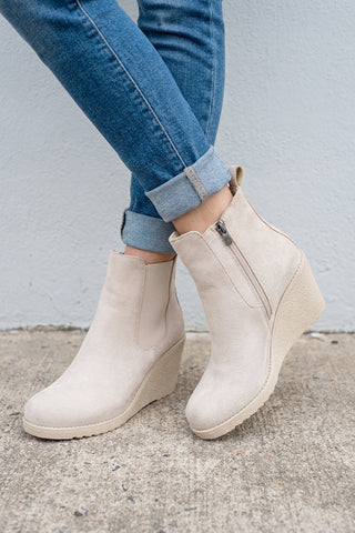 Kadın Dolgu Topuklu Lastikli  Fermuarlı Günlük Bot Florea